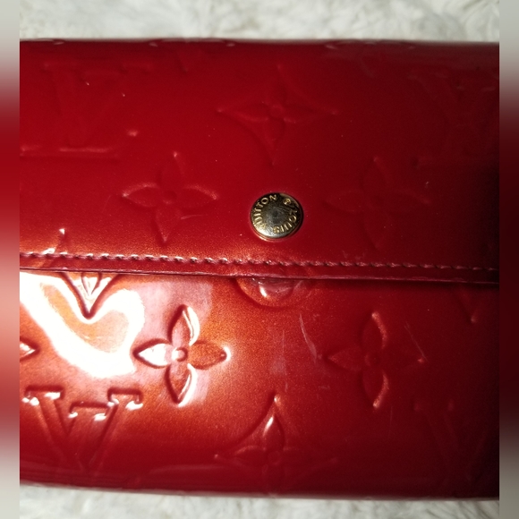 LOUIS VUITTON RED VERNIS MONOGRAM SARAH WALLET - Picture 10 of 11